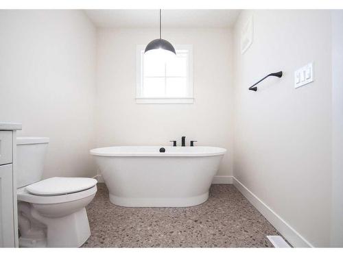 9805 89A Street, Grande Prairie, AB - Indoor Photo Showing Bathroom