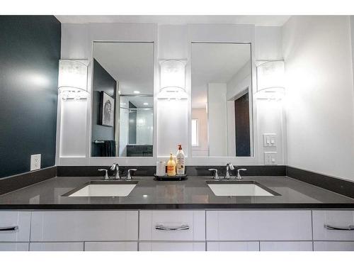 8813 60 Avenue, Grande Prairie, AB - Indoor Photo Showing Bathroom