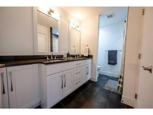 8813 60 Avenue, Grande Prairie, AB - Indoor Photo Showing Bathroom