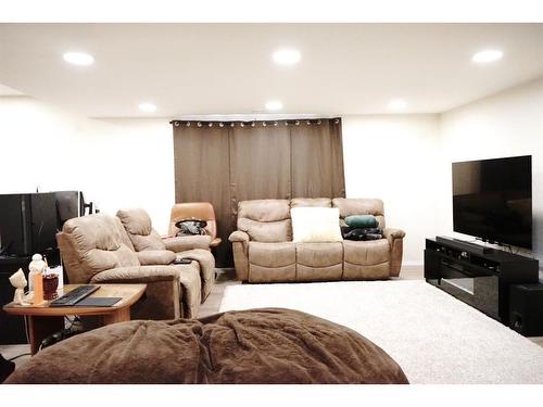 11109 O'Brien Lake Drive, Grande Prairie, AB - Indoor Photo Showing Living Room