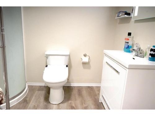 11109 O'Brien Lake Drive, Grande Prairie, AB - Indoor Photo Showing Bathroom