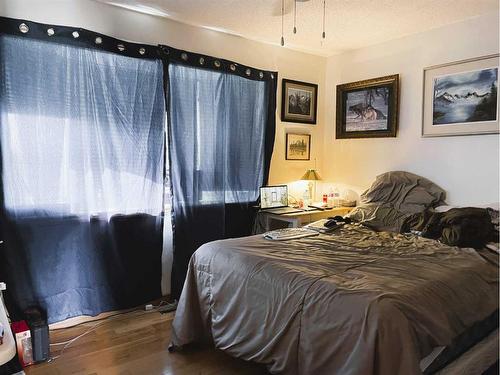 11421 120 Avenue Close, Fairview, AB - Indoor Photo Showing Bedroom