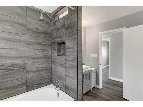 9924 101 Street, Wembley, AB - Indoor Photo Showing Bathroom