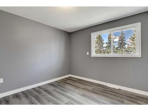 9924 101 Street, Wembley, AB - Indoor Photo Showing Other Room