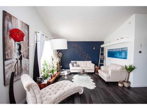 10202 Landing Drive, Grande Prairie, AB - Indoor Photo Showing Living Room