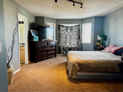 9009 93 Avenue, Grande Prairie, AB - Indoor Photo Showing Bedroom