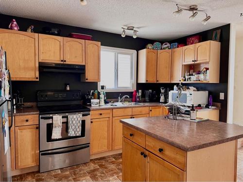 9009 93 Avenue, Grande Prairie, AB - Indoor Photo Showing Kitchen With Double Sink