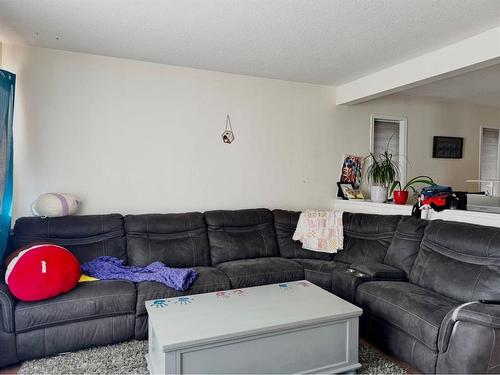 9009 93 Avenue, Grande Prairie, AB - Indoor Photo Showing Living Room