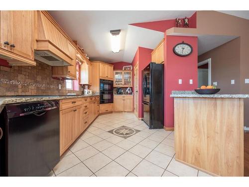 5-720075 95 Range, Rural Grande Prairie No. 1, County Of, AB - Indoor Photo Showing Kitchen