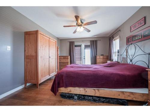5-720075 95 Range, Rural Grande Prairie No. 1, County Of, AB - Indoor Photo Showing Bedroom