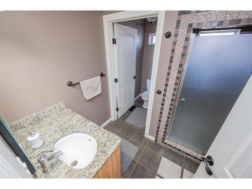 5-720075 95 Range, Rural Grande Prairie No. 1, County Of, AB - Indoor Photo Showing Bathroom