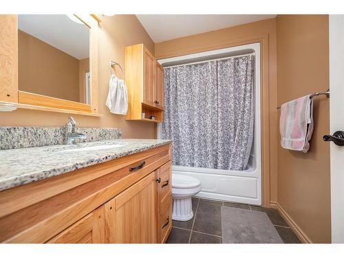 5-720075 95 Range, Rural Grande Prairie No. 1, County Of, AB - Indoor Photo Showing Bathroom