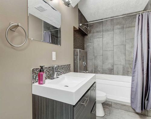 8814 60 Avenue, Grande Prairie, AB - Indoor Photo Showing Bathroom