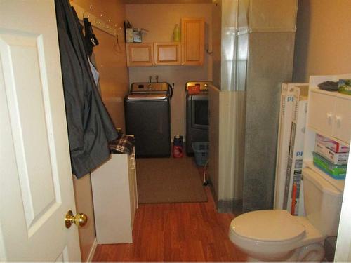 #308 6Th Avenue Se, Manning, AB - Indoor Photo Showing Bathroom