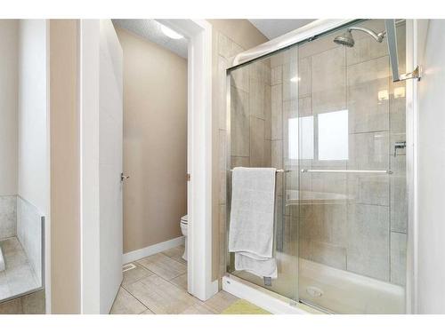 8538 70A Avenue, Grande Prairie, AB - Indoor Photo Showing Bathroom