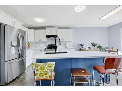 10909 O'Brien Crescent, Grande Prairie, AB - Indoor Photo Showing Kitchen With Upgraded Kitchen