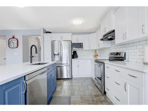10909 O'Brien Crescent, Grande Prairie, AB - Indoor Photo Showing Kitchen With Upgraded Kitchen