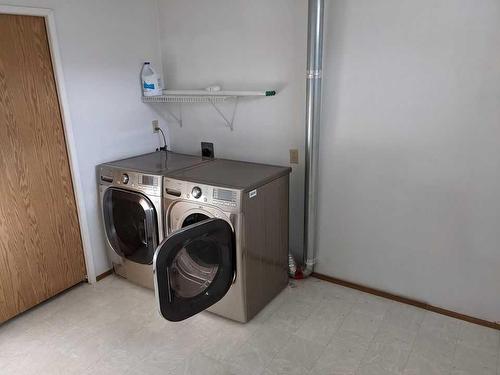 4330 53 Street, Grimshaw, AB - Indoor Photo Showing Laundry Room
