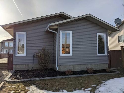 4330 53 Street, Grimshaw, AB - Outdoor With Exterior