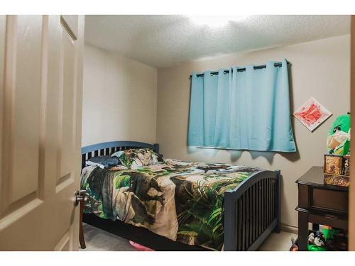 11033 67 Avenue, Grande Prairie, AB - Indoor Photo Showing Bedroom