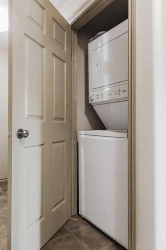 11033 67 Avenue, Grande Prairie, AB - Indoor Photo Showing Laundry Room