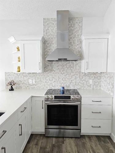 6038 114A Street, Grande Prairie, AB - Indoor Photo Showing Kitchen With Upgraded Kitchen