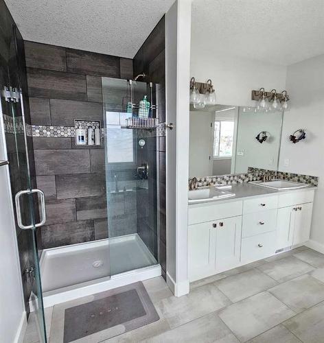 6038 114A Street, Grande Prairie, AB - Indoor Photo Showing Bathroom