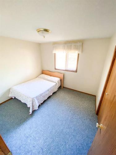 17 221009 Twp 850 850 Township, Rural Northern Lights, County Of, AB - Indoor Photo Showing Bedroom