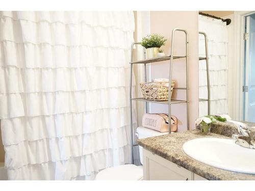 7114 114 Street, Grande Prairie, AB - Indoor Photo Showing Bathroom