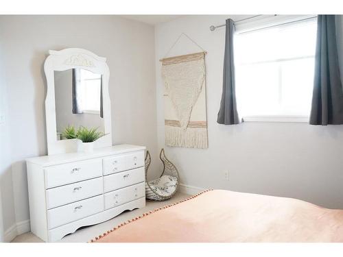 7114 114 Street, Grande Prairie, AB - Indoor Photo Showing Bedroom