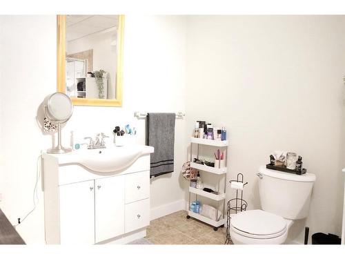 7114 114 Street, Grande Prairie, AB - Indoor Photo Showing Bathroom