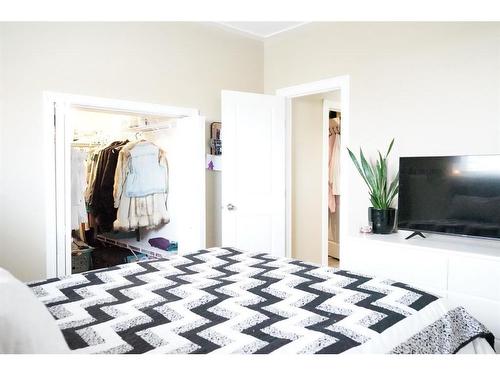 7114 114 Street, Grande Prairie, AB - Indoor Photo Showing Bedroom