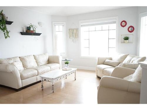 7114 114 Street, Grande Prairie, AB - Indoor Photo Showing Living Room