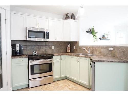 7114 114 Street, Grande Prairie, AB - Indoor Photo Showing Kitchen With Double Sink