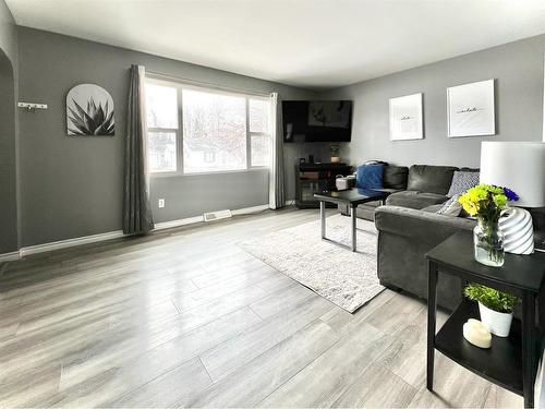 9806 109 Avenue, Grande Prairie, AB - Indoor Photo Showing Living Room