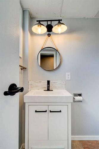 7812 Cedarwood Park, Grande Prairie, AB - Indoor Photo Showing Bathroom