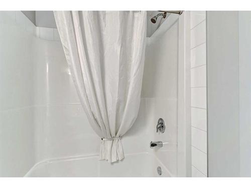 10613 114C Street, Grande Prairie, AB - Indoor Photo Showing Bathroom