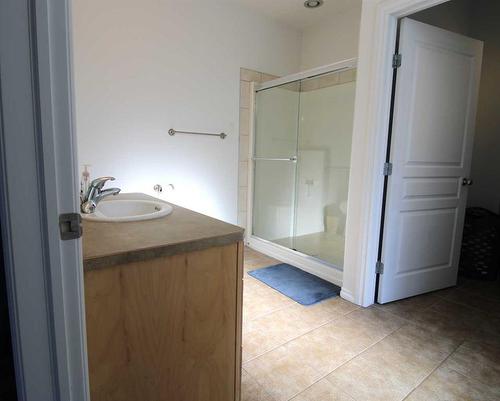 9005 Lakeshore Drive, Grande Prairie, AB - Indoor Photo Showing Bathroom