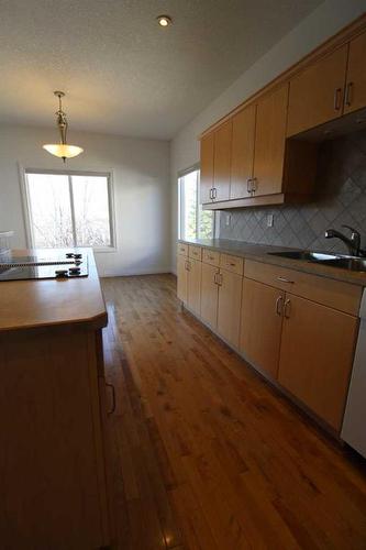 9005 Lakeshore Drive, Grande Prairie, AB - Indoor Photo Showing Kitchen