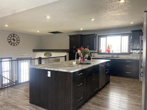 225041 690, Rural Northern Lights, County Of, AB - Indoor Photo Showing Kitchen