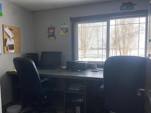 225041 690, Rural Northern Lights, County Of, AB - Indoor Photo Showing Office