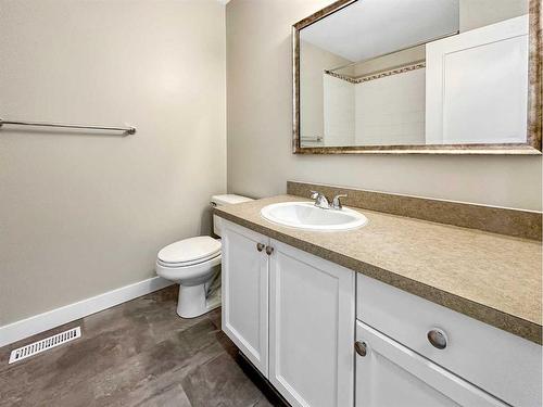 10429 Kateri Drive, Grande Prairie, AB - Indoor Photo Showing Bathroom