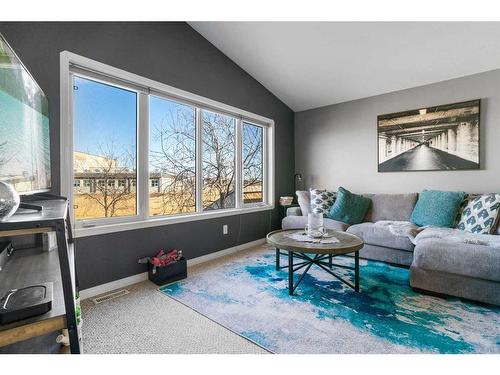 12513 105 Street, Grande Prairie, AB - Indoor Photo Showing Living Room