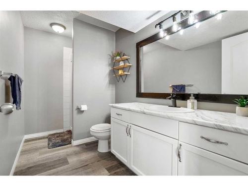 12513 105 Street, Grande Prairie, AB - Indoor Photo Showing Bathroom