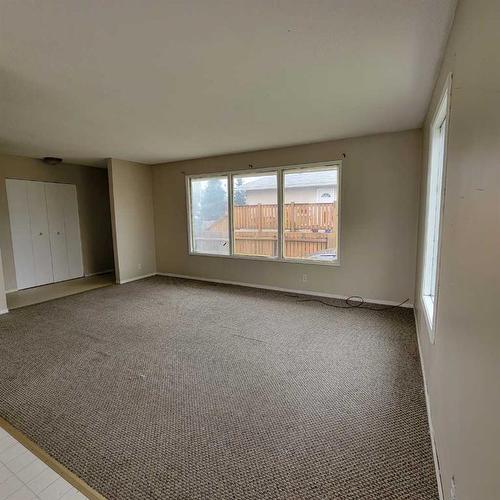 4719 47 Avenue, Grimshaw, AB - Indoor Photo Showing Other Room