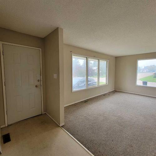 4719 47 Avenue, Grimshaw, AB - Indoor Photo Showing Other Room