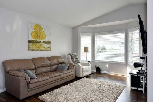 8841 62 Avenue, Grande Prairie, AB - Indoor Photo Showing Living Room