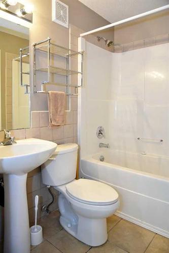 8841 62 Avenue, Grande Prairie, AB - Indoor Photo Showing Bathroom