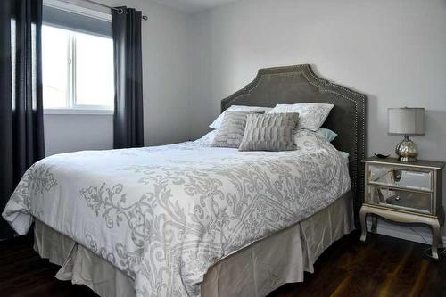 8841 62 Avenue, Grande Prairie, AB - Indoor Photo Showing Bedroom