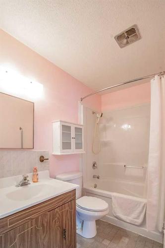 9605 83 Ave, Peace River, AB - Indoor Photo Showing Bathroom